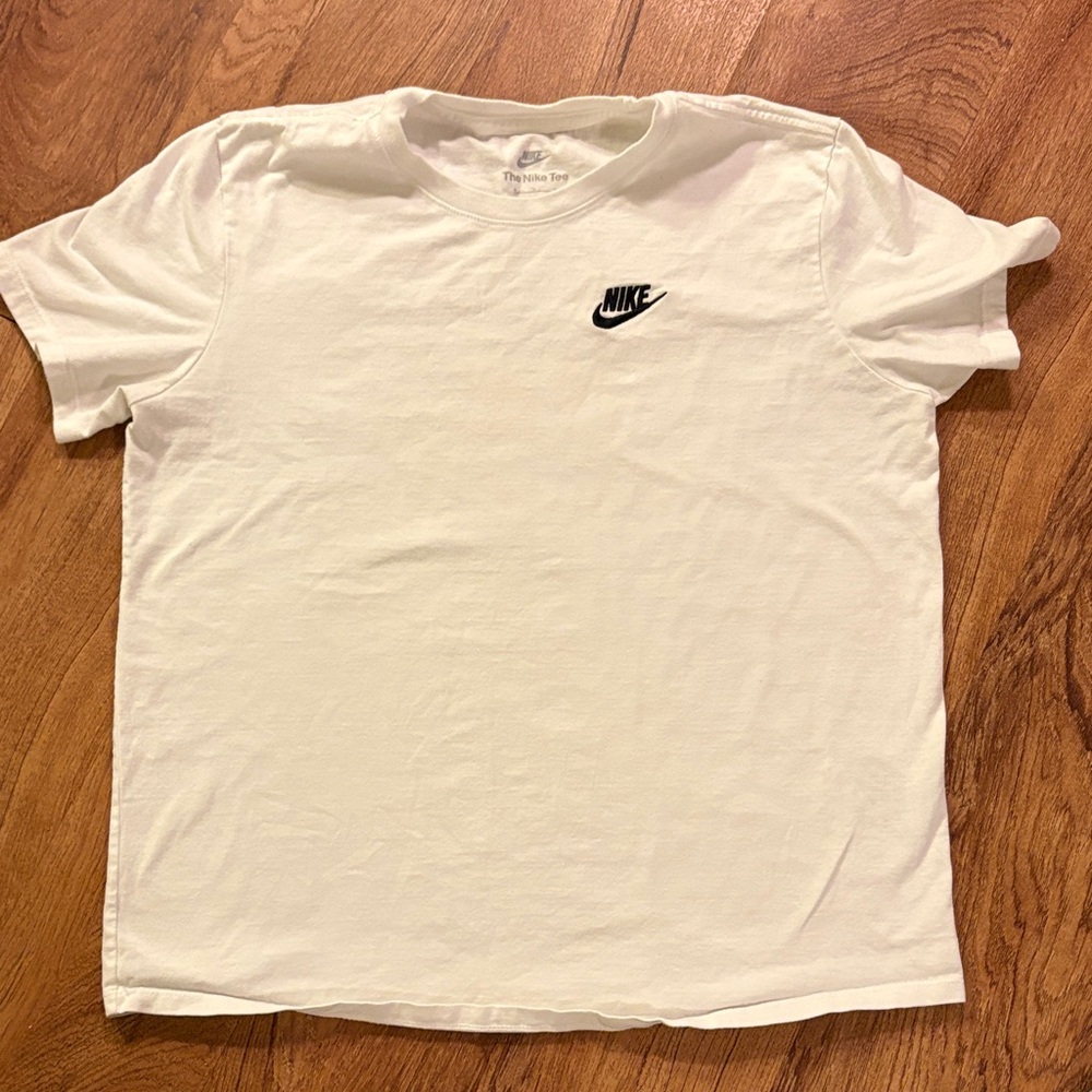 Nike White Short Sleeve Tee